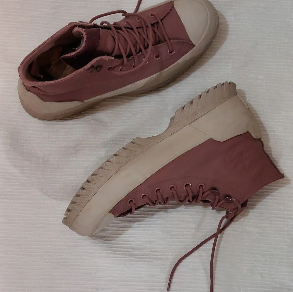 Converse High-Top Sneakers in Purplish-blush With Creamish Gray Lug Sole Size 10